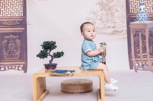 禹城宝宝边吃奶边挣扎烦躁